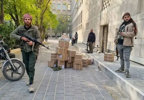 مسکو: بشار اسد در نتیجه مذاکراتش با تعدادی از طرفین درگیری تصمیم به ترک سمت خود و خروج از کشور گرفت 