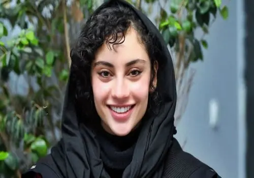 استایل فوق لاکچری ترلان پروانه با لباس مشکی