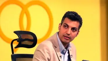 عادل فردوسی پور با دکوری شبیه به برنامه 90 بازگشت+ عکس