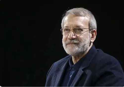  «علی لاریجانی» در اوایل انقلاب با لباس نظامی
