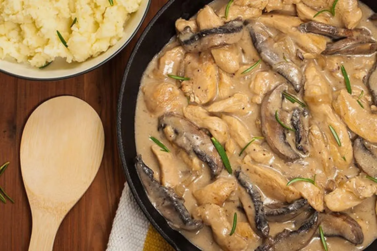 طرز تهیه چیکن استراگانف، شام فوری و خاص برای مهمانی!