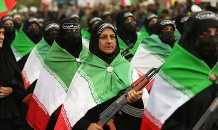 تصاویر متفاوت زنان موشک‌به‌دست در رزمایش «جان‌فدا»+ فیلم