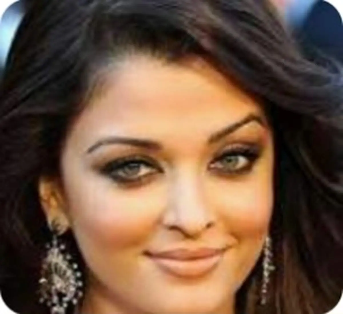 لحظه عاشقانه آیشواریا رای و خانواده‌اش در یک قاب