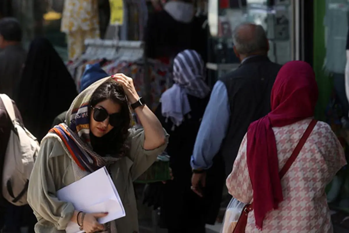 آغاز ارسال پیامک حجاب برای زنان عابر پیاده در تهران
