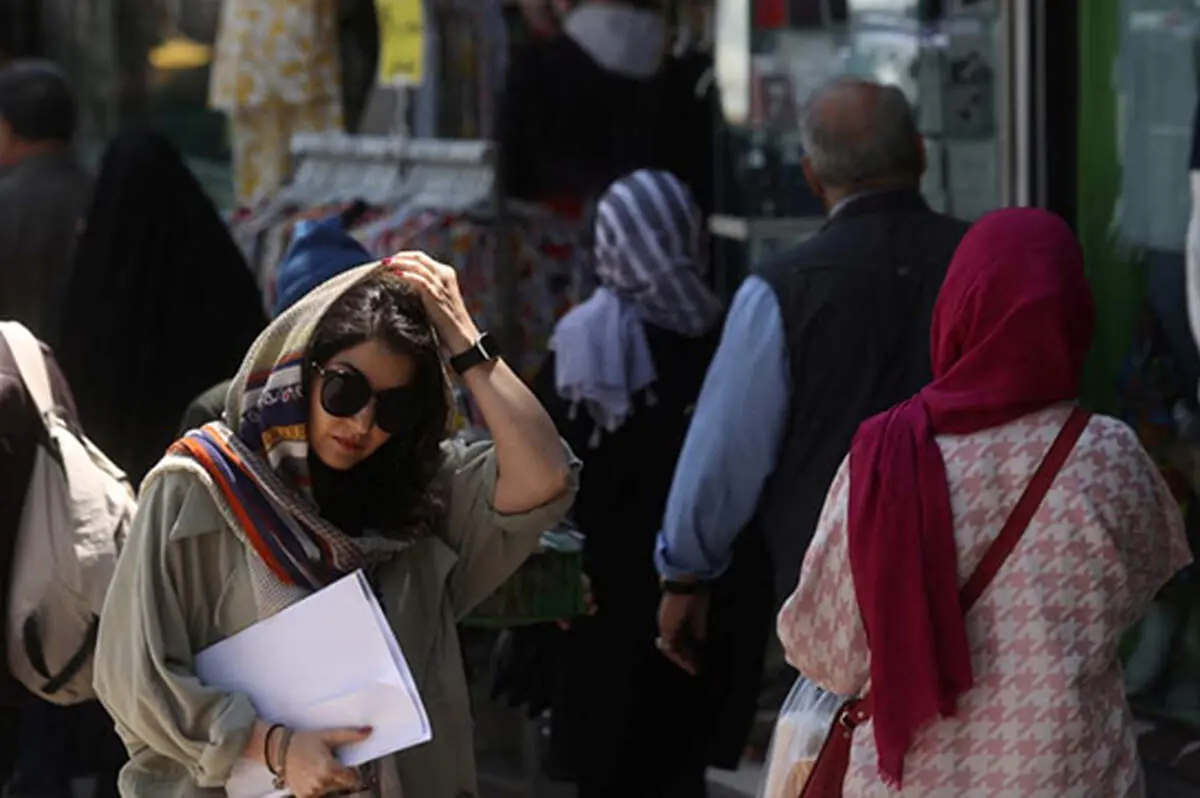 آغاز ارسال پیامک حجاب برای زنان عابر پیاده در تهران
