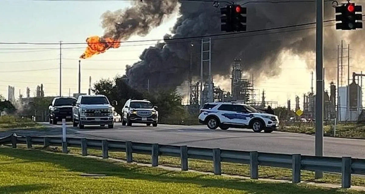 انفجار بزرگ در پالایشگاه نفت تگزاس در بحبوحه جنگ با ایران