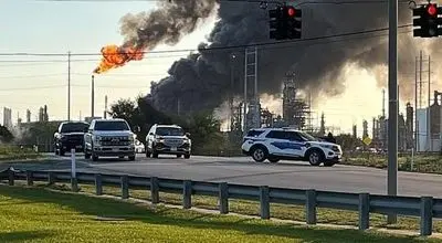 انفجار بزرگ در پالایشگاه نفت تگزاس در بحبوحه جنگ با ایران