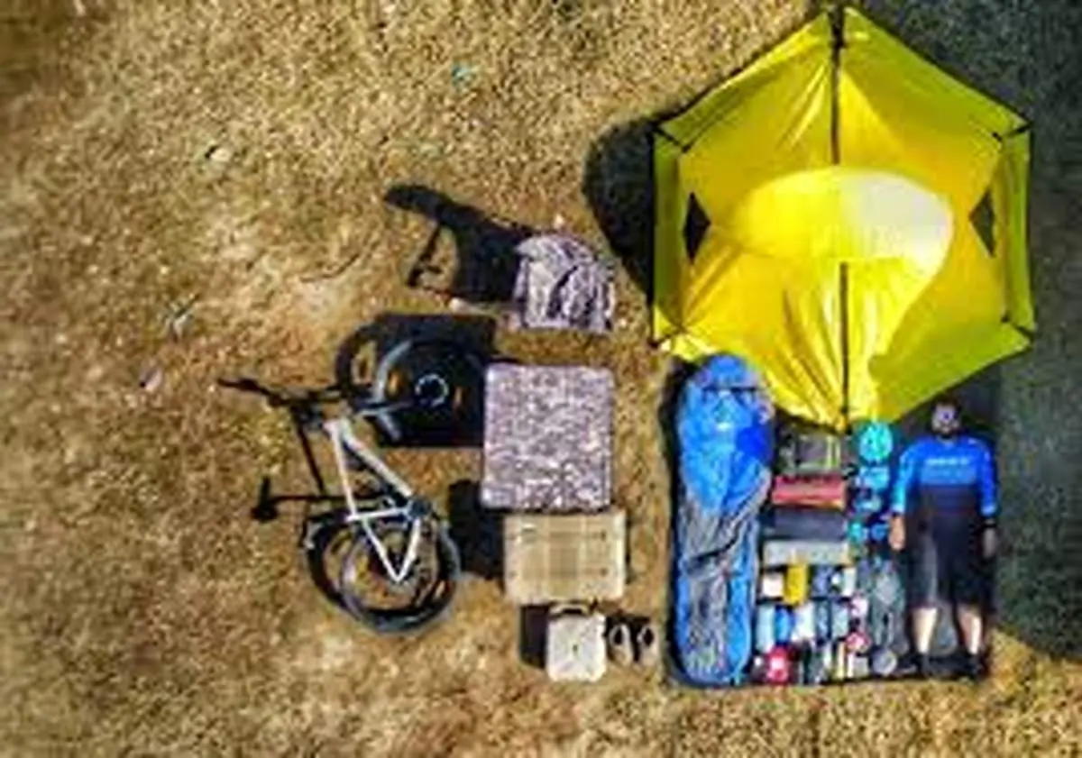 لوازم کمپینگ مناسب به هنگام سفر با دوچرخه (12 وسیله ضروری)
