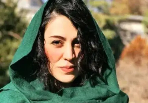 آغوش شیدا خلیق و همسرش روی صحنه تئاتر خبرساز شد + فیلم
