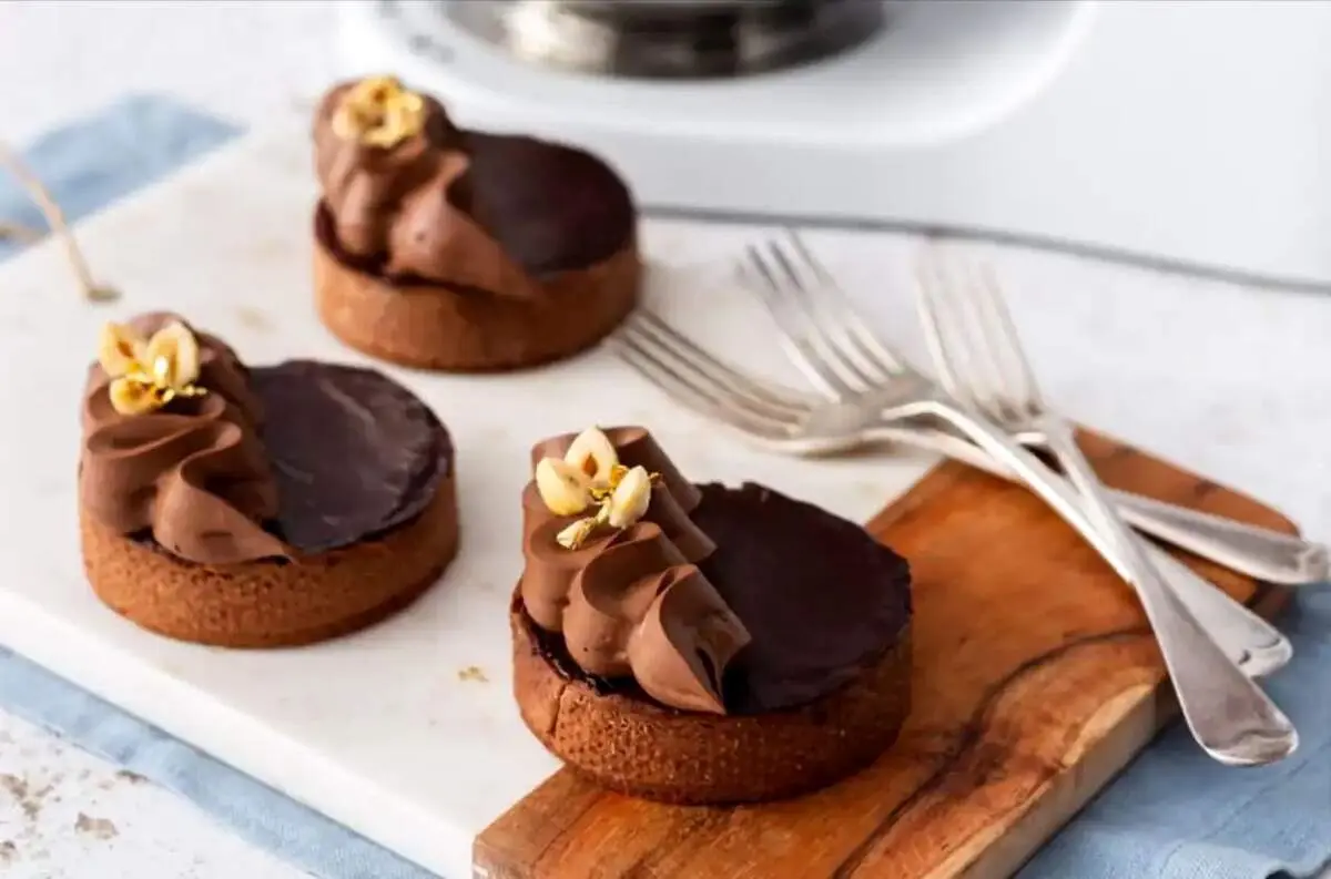 عصرونه امروز: طرز تهیه کیک قهوه و فندق؛ دسری خوشمزه برای دورهمی‌ها