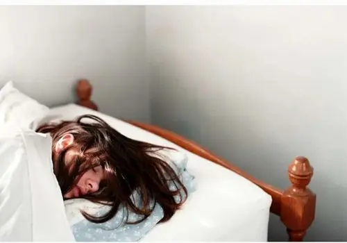 اگر قبل از خواب سیب بخوریم چه اتفاقی برای بدن میفتد؟