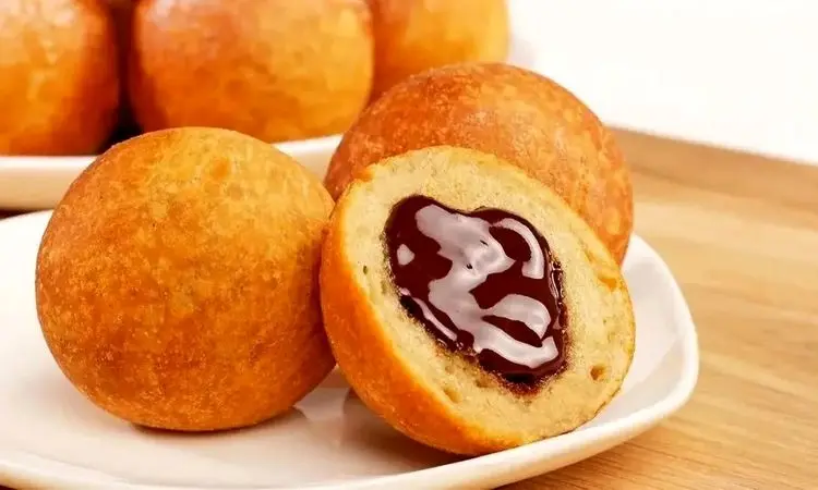 طرز تهیه پیراشکی مغزدار شکلاتی به سبک کافی‌شاپی + فیلم