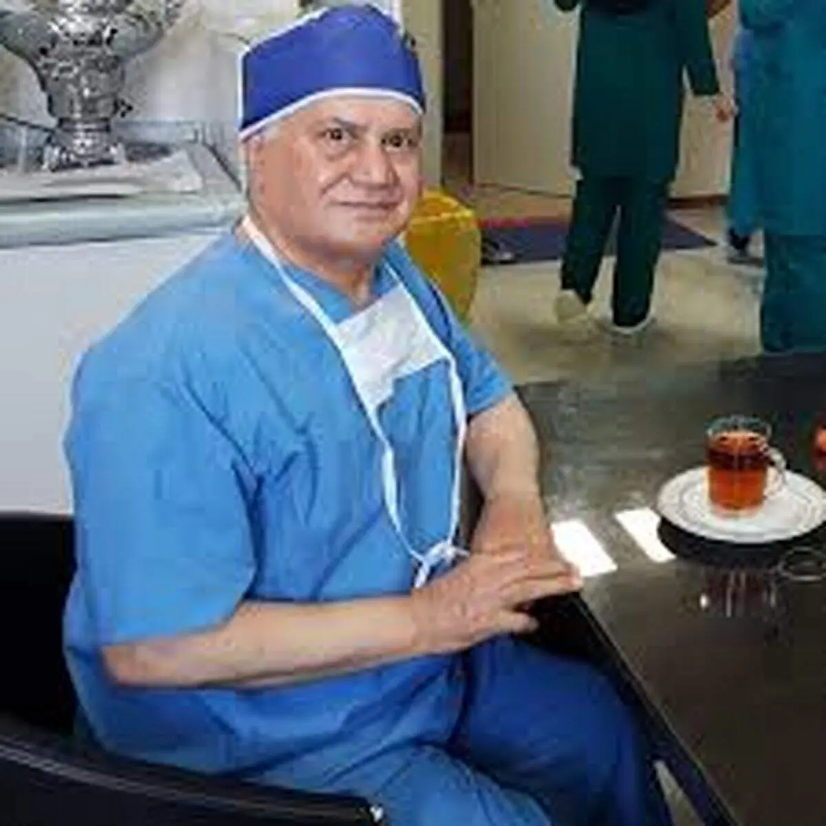 لحظه سکته پزشک مشهدی در حین معاینه بیمار + فیلم
