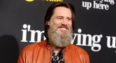 جیم کری با این ژست و حرکات عجیب، جو بایدن را مسخره کرد + فیلم