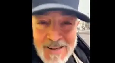 واکنش خواننده لس‌آنجلسی مشهور به حمله آمریکا به مدرسه میناب + فیلم
