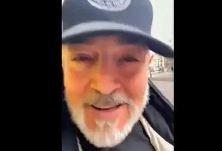 واکنش خواننده لس‌آنجلسی مشهور به حمله آمریکا به مدرسه میناب + فیلم
