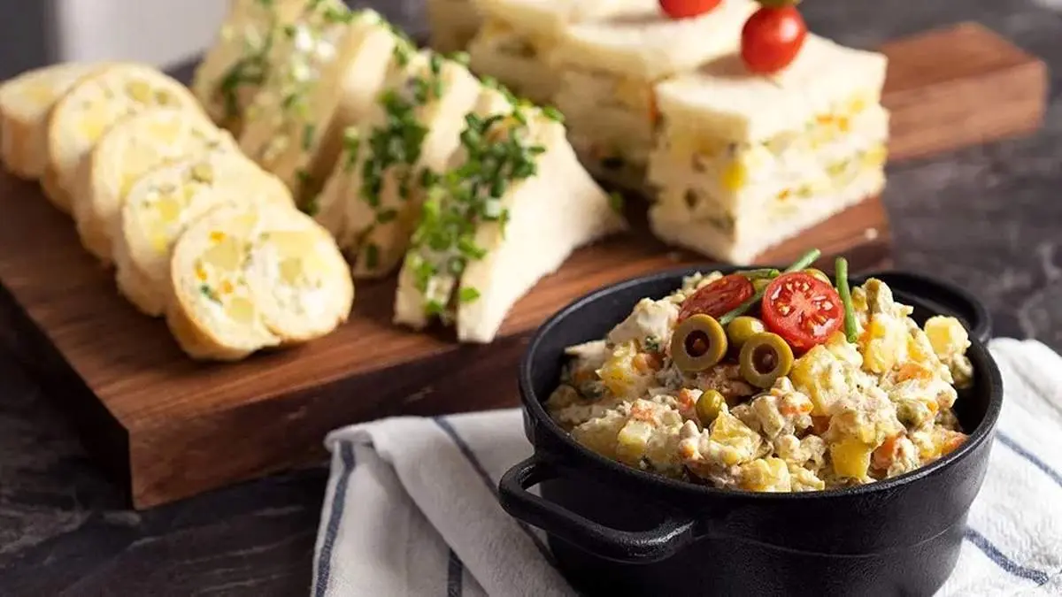 طرز تهیه سالاد الویه؛ غذایی محبوب و مجلسی