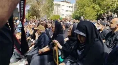 آزیتا حاجیان و امیر آقایی در مراسم تشییع اکبر عبدی/ویدیو 