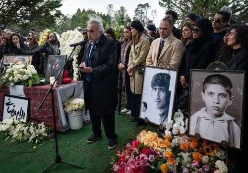 تصاویری تازه از خاکسپاری بهرام بیضایی+عکس