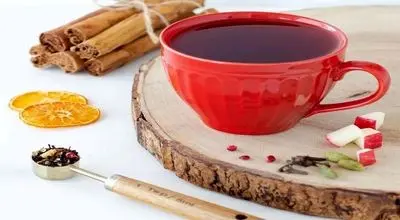 ضدِ خواب‌آلودگی بعد از ناهار: چای میخک و دارچین، جایگزین بدون کافئین برای تمرکز پایدار