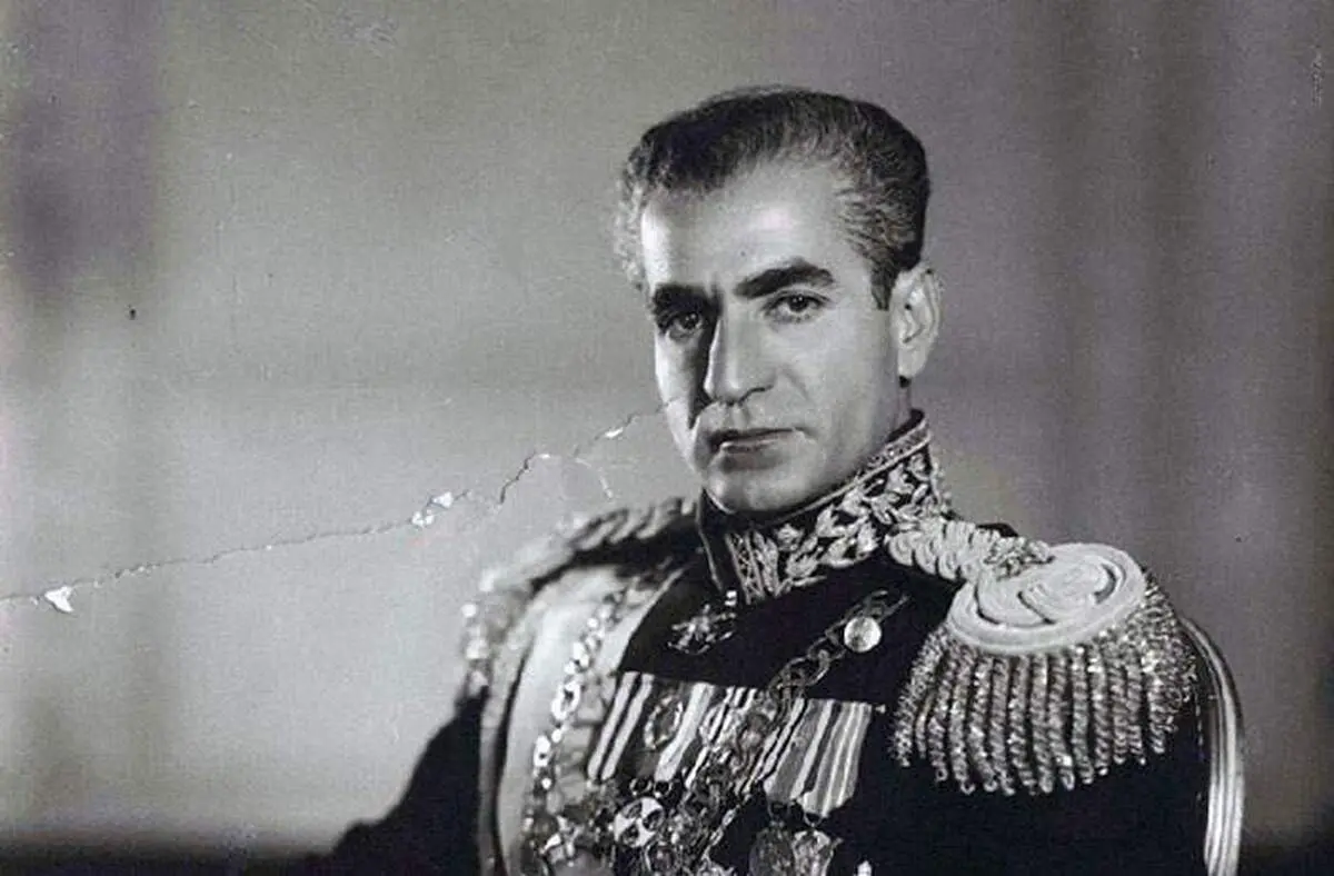 شنل محمدرضا پهلوی در جشن تاجگذاری/عکس