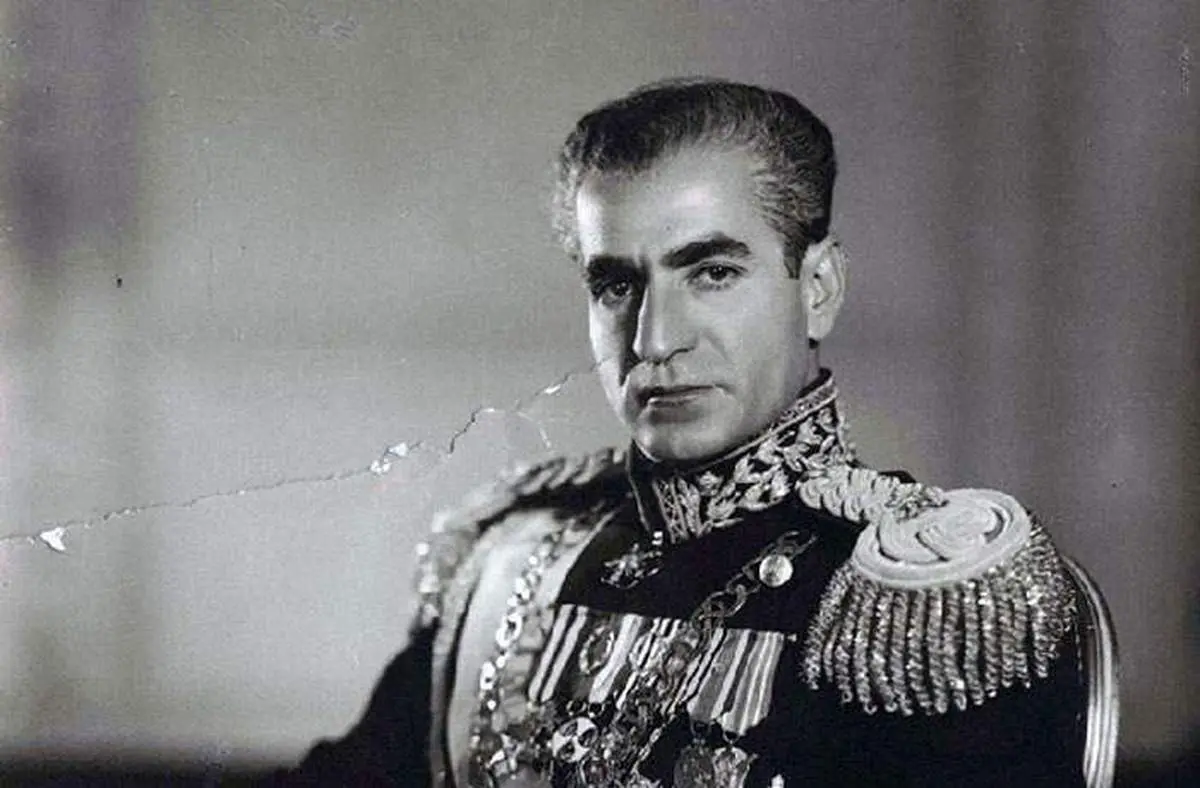 شنل محمدرضا پهلوی در جشن تاجگذاری/عکس