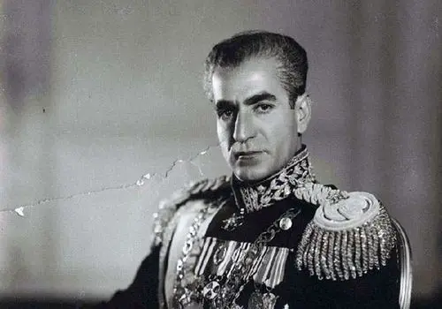 شنل محمدرضا پهلوی در جشن تاجگذاری/عکس