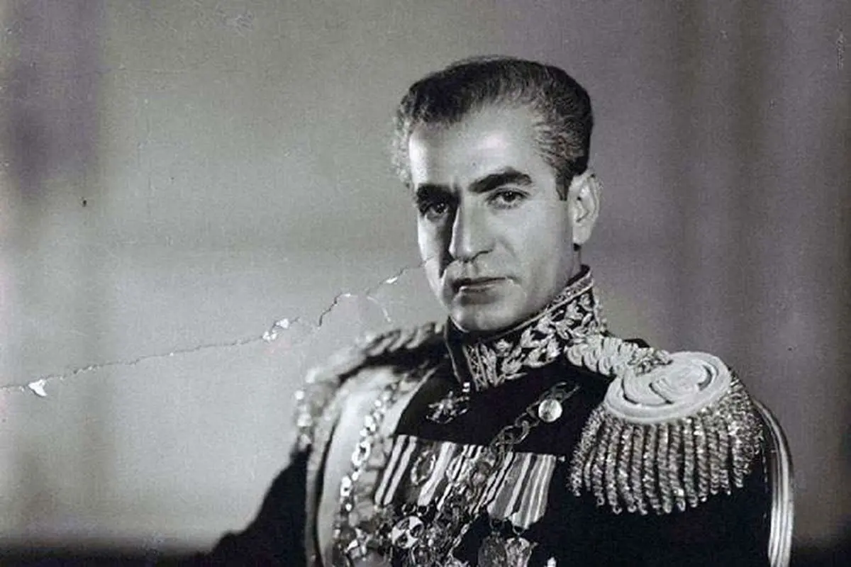 شنل محمدرضا پهلوی در جشن تاجگذاری/عکس