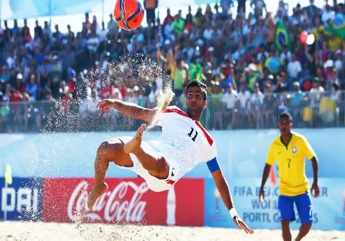یک زن به عنوان داور دوم دربی انتخاب شد+ عکس