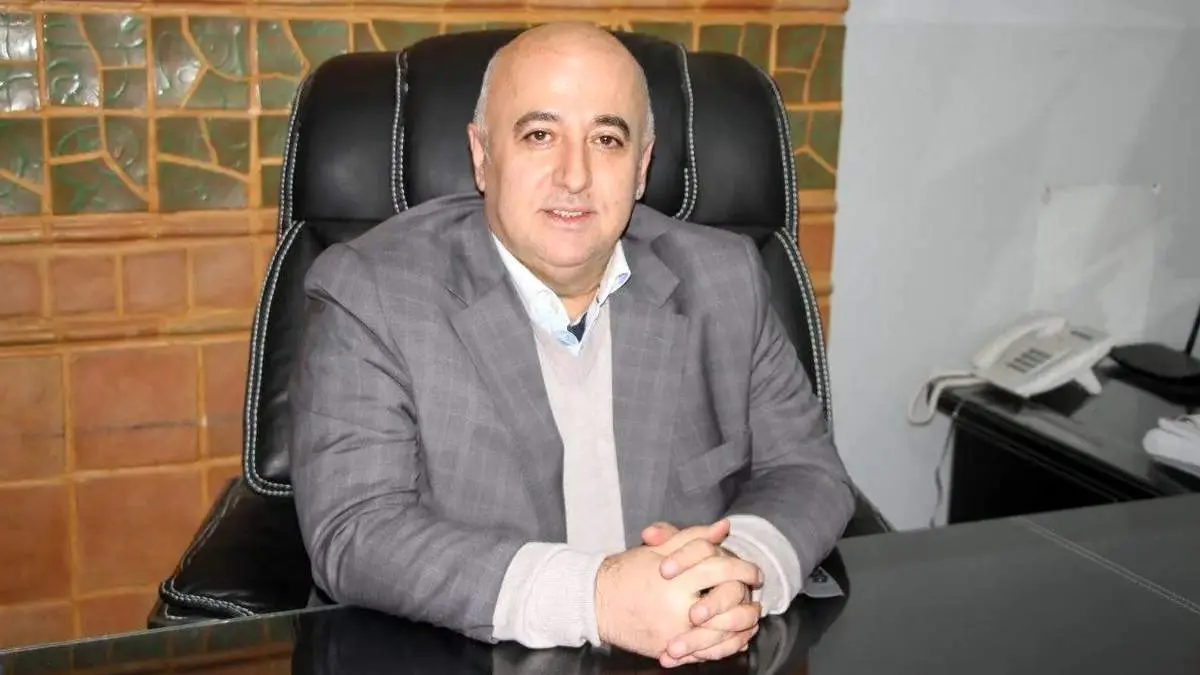 اهدای پلاک طلای منقش به نام امیرالمومنین به دارندگان نام علی (ع)