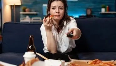 غذا خوردن در تنهایی، آغاز مشکلات جدی برای سالمندان
