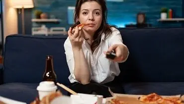 غذا خوردن در تنهایی، آغاز مشکلات جدی برای سالمندان
