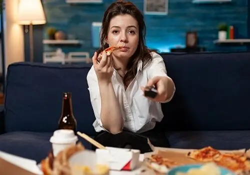  آیا آرام غذا خوردن می‌تواند اضطراب را کم کند؟
