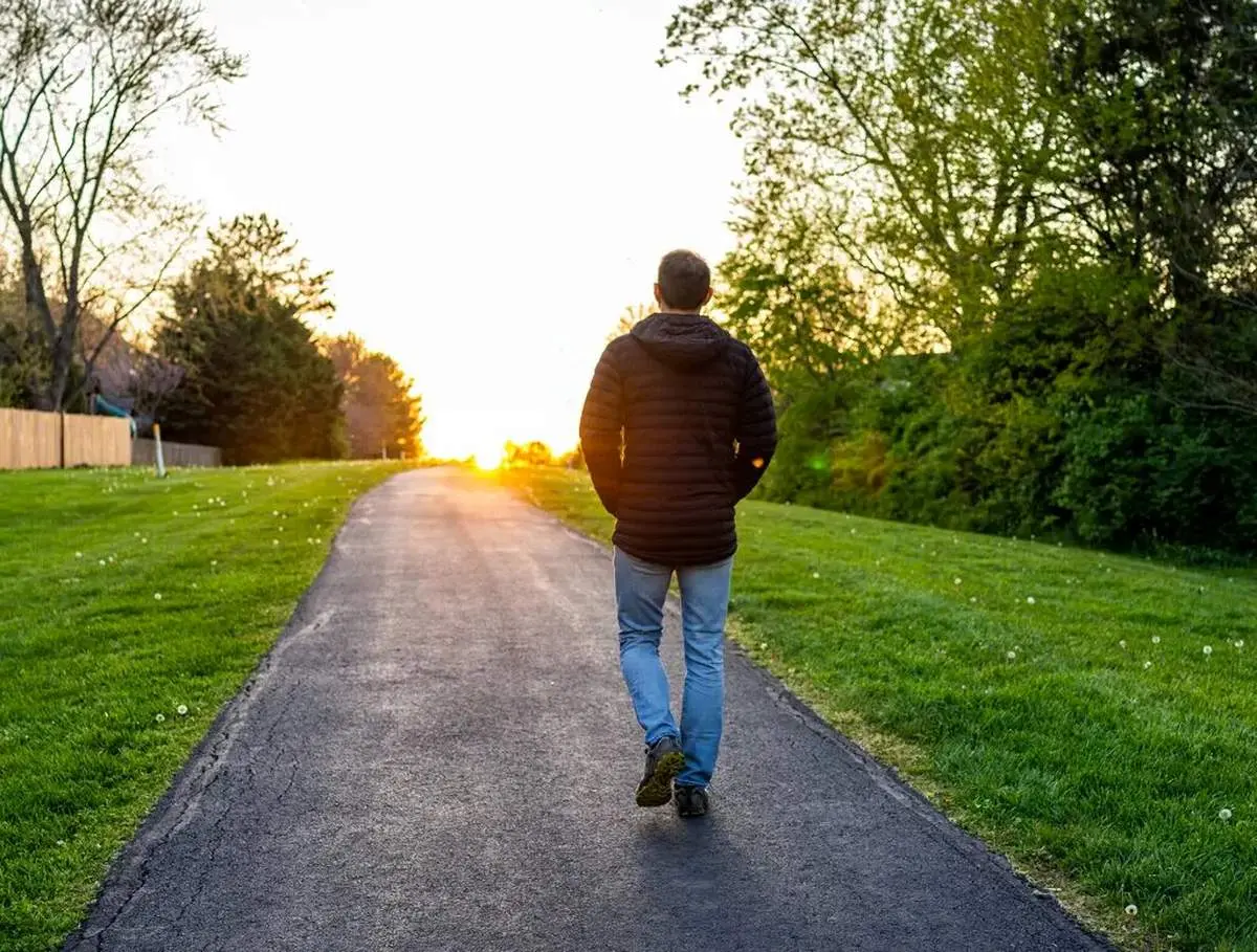 آیا پیادهروی به هضم غذا کمک میکند؟