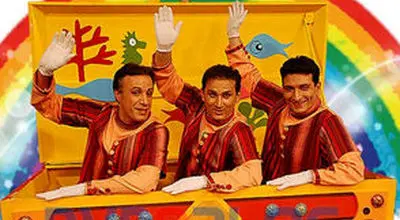 قاب خانوادگی مجری که در دهه ۸۰، تلویزیون را تسخیر کرد