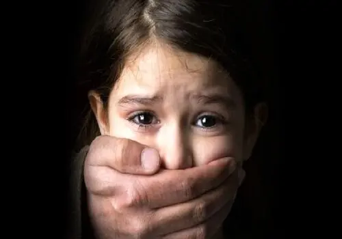 کودک آزاری وحشیانه «آنیلای 9 ساله» در سنندج + عکس