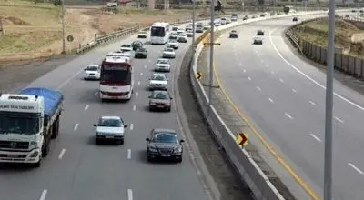 اصابت پرتابه به آزادراه تهران قم/ آزادراه مسدود شد