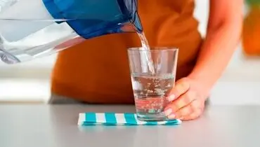  نشانه پنهان کم‌آبی بدن در زمستان (حتی اگر اصلاً تشنه نیستید!)