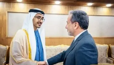 رایزنی وزیر امور خارجه امارات با عراقچی
