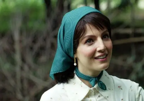 ادای احترام با گل‌های کاغذی؛ ملکه کامیلیا در کنار جانبازان بریتانیایی+عکس