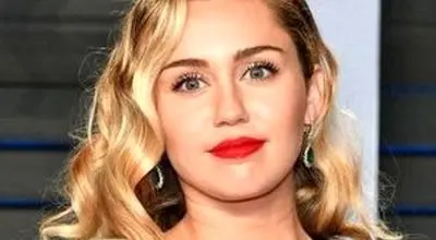 خانم بازیگر مشهور نامزد کرد