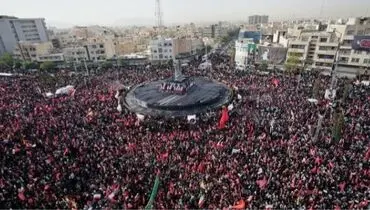 فرانس ۲۴: جمعیت عظیمی از سوگواران در مراسم تشییع رهبر شهید ایران حضور دارند