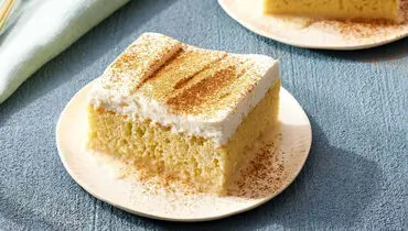 طرز پخت کیک شیرخشک با بافت نرم و خامه‌ای

