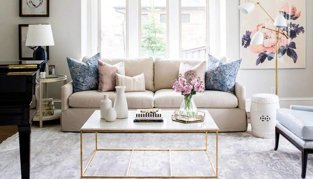 ۸ ترفند ساده برای دلباز کردن پذیرایی کوچک
