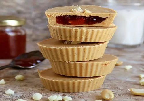 طرز تهیه تارت بادام زمینی یلدایی فقط با سه قلم مواد+ تصاویر