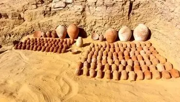 کشف شگفت‌ آور مقبره‌هایی باستانی مملو از کوزه و آینه | عکس