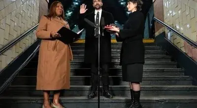 ممدانی با دستی بر قرآن، به عنوان شهردار جدید نیویورک سوگند خورد

