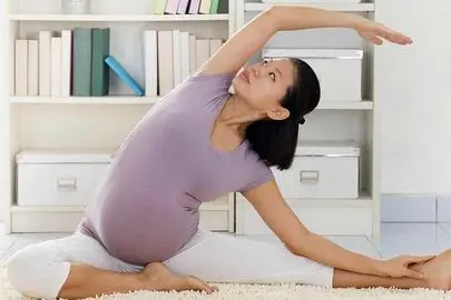 آیا ورزش در دوران بارداری به مادر در زایمان کمک میکند؟

