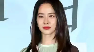 سونگ جی‌هیو در ۴۴ سالگی شایعات ازدواج مخفی را در هم شکست