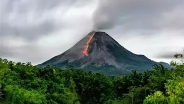 فوران آتشفشان اتنا از دل دریا، کوهی پوشیده از برف +فیلم